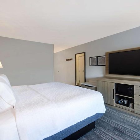 Hampton Inn Исли Экстерьер фото