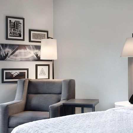 Hampton Inn Исли Экстерьер фото