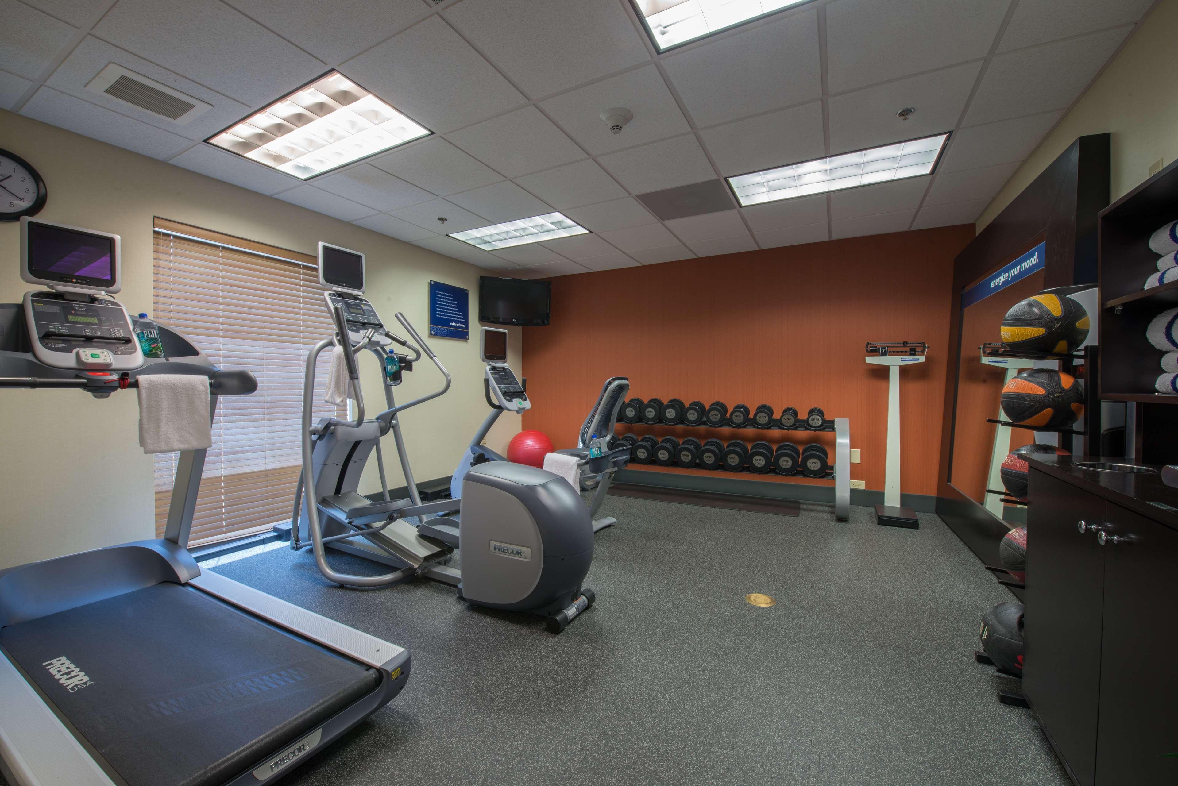 Hampton Inn Исли Экстерьер фото