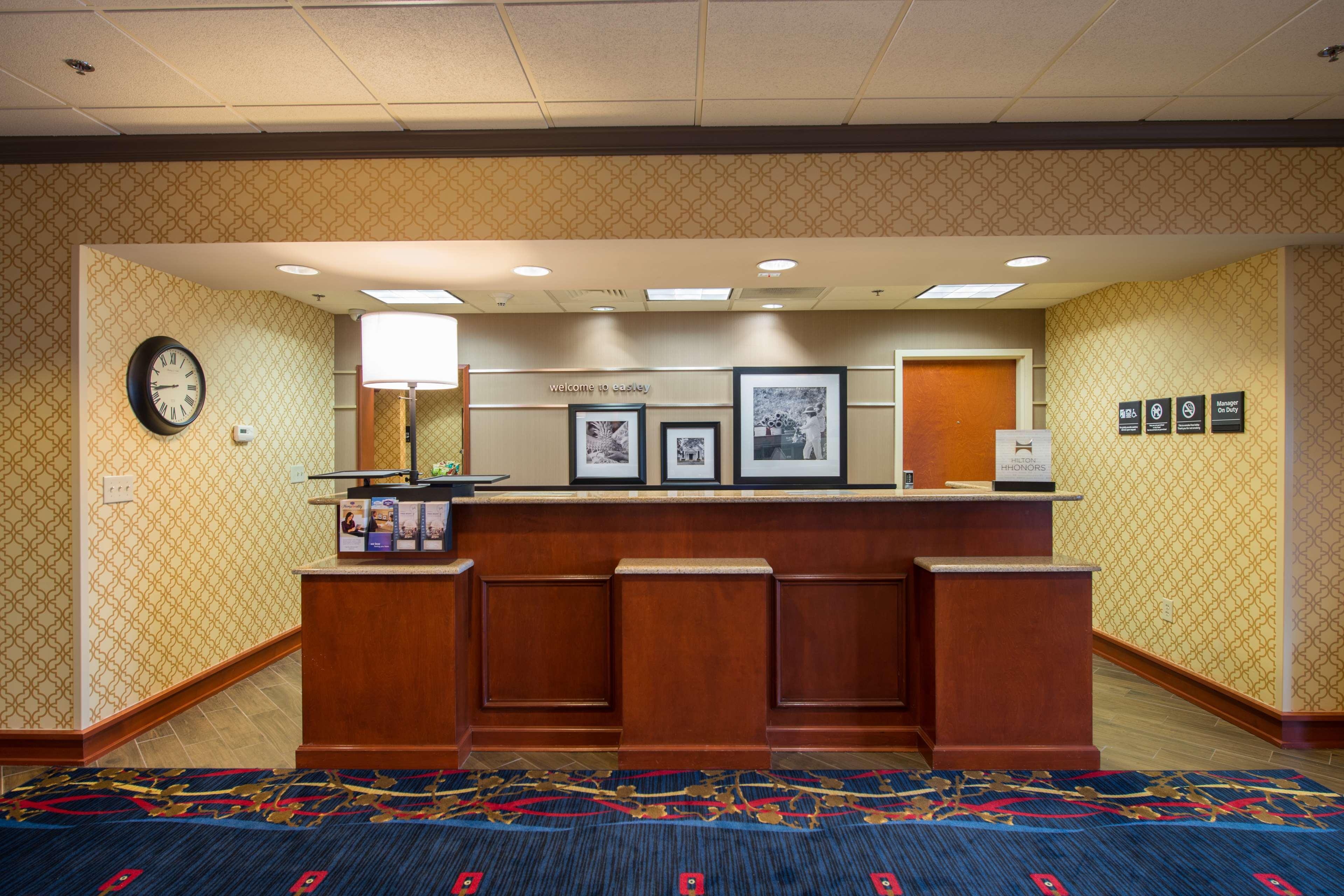 Hampton Inn Исли Экстерьер фото