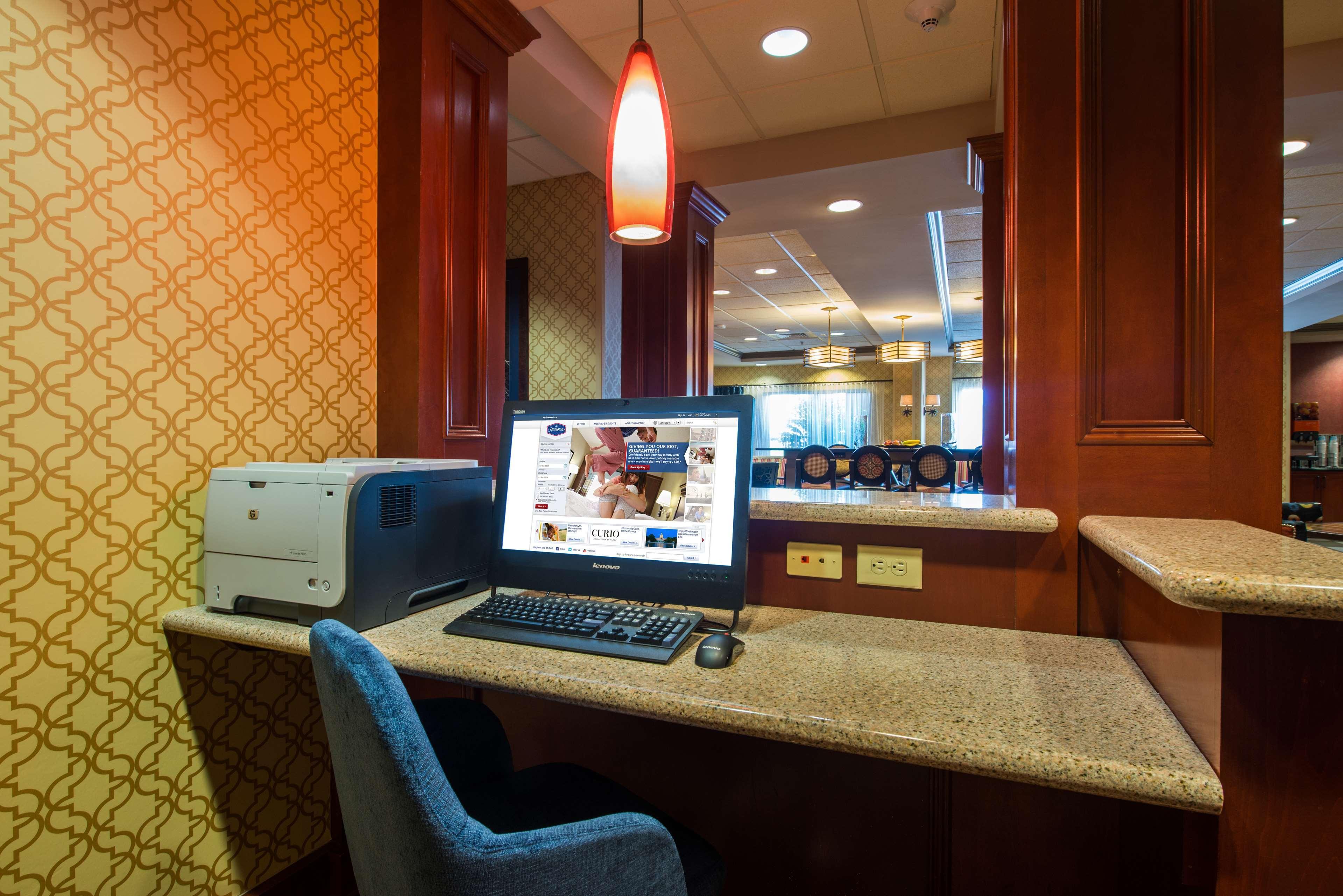 Hampton Inn Исли Экстерьер фото