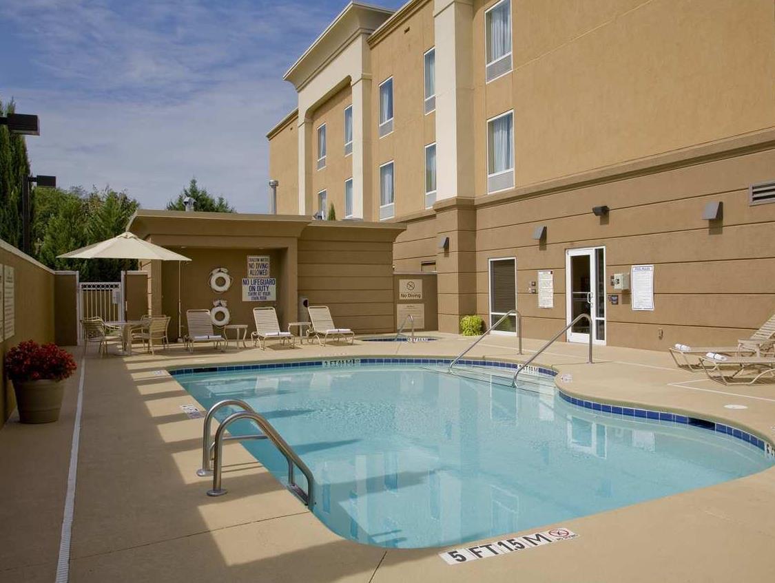 Hampton Inn Исли Экстерьер фото