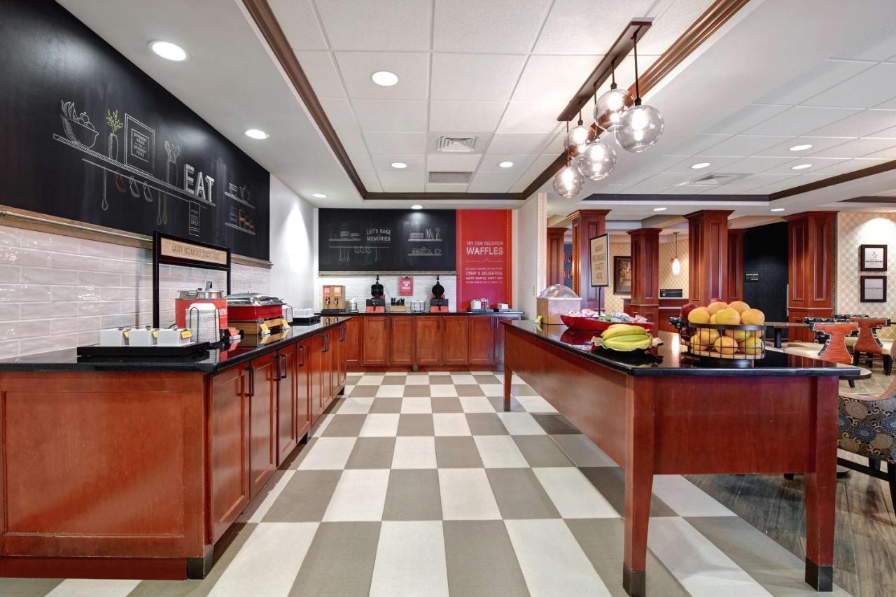 Hampton Inn Исли Экстерьер фото