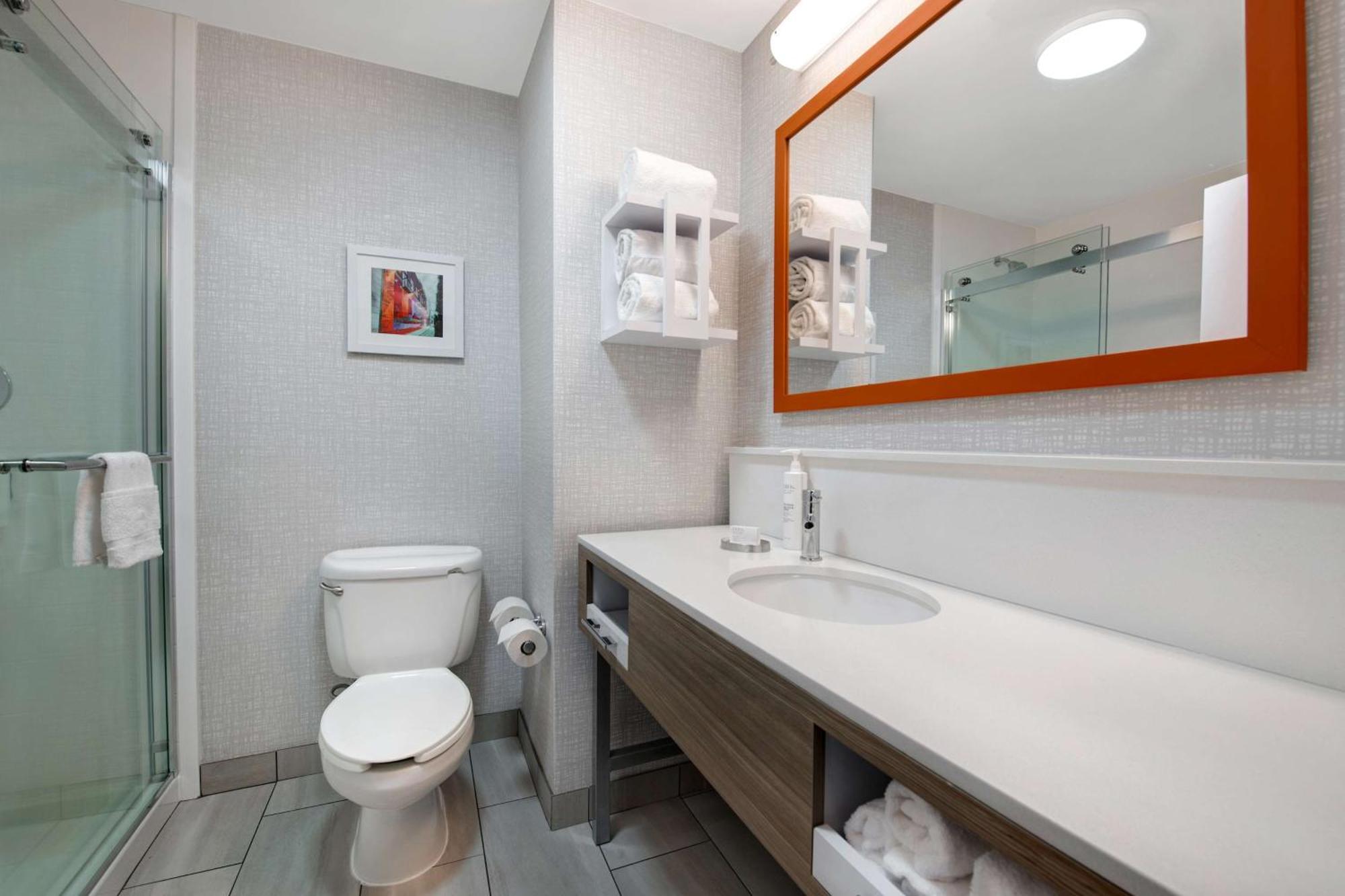 Hampton Inn Исли Экстерьер фото