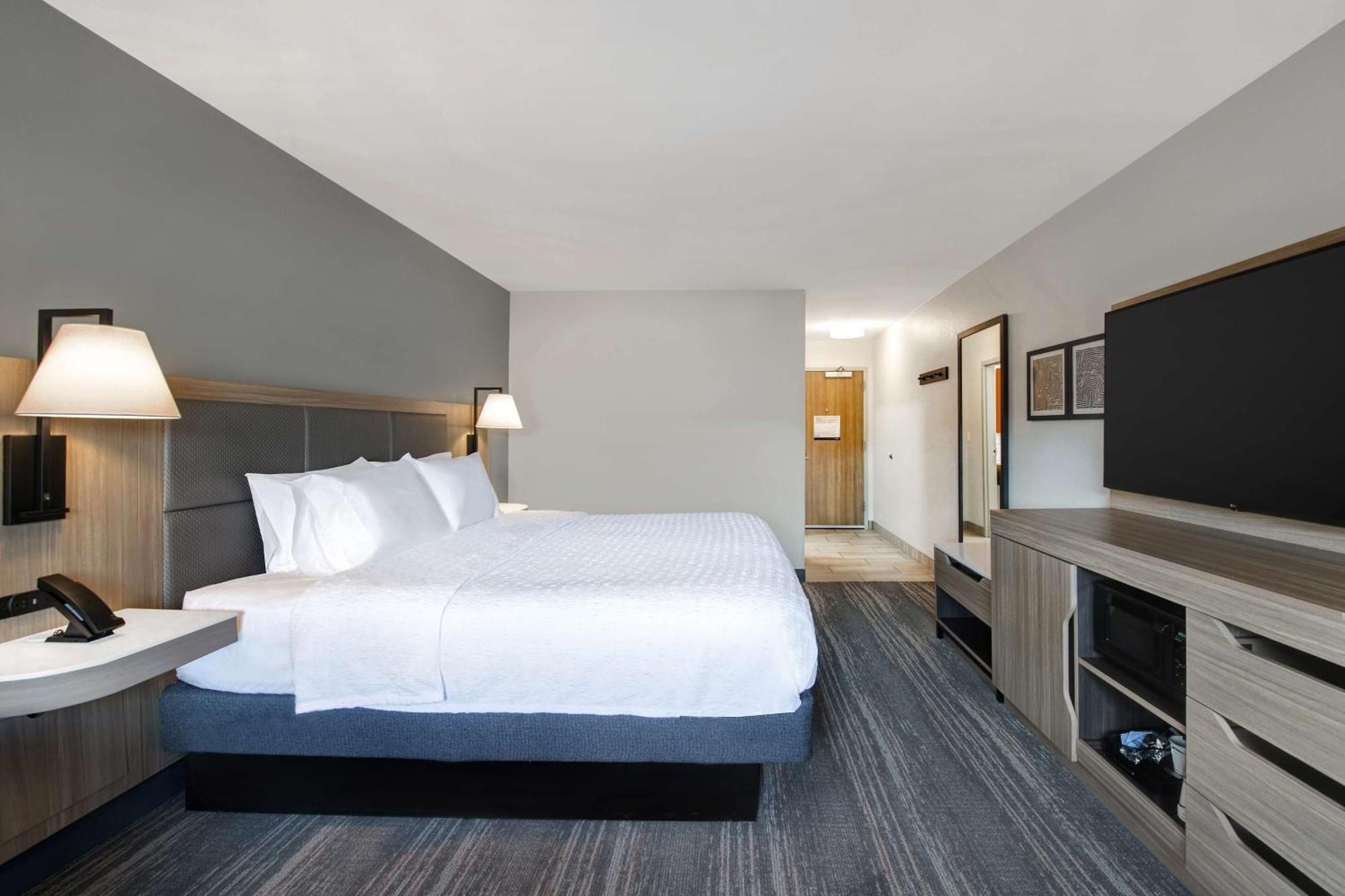 Hampton Inn Исли Экстерьер фото