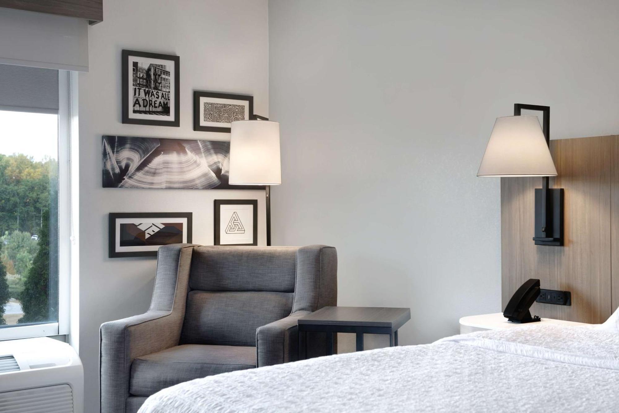 Hampton Inn Исли Экстерьер фото