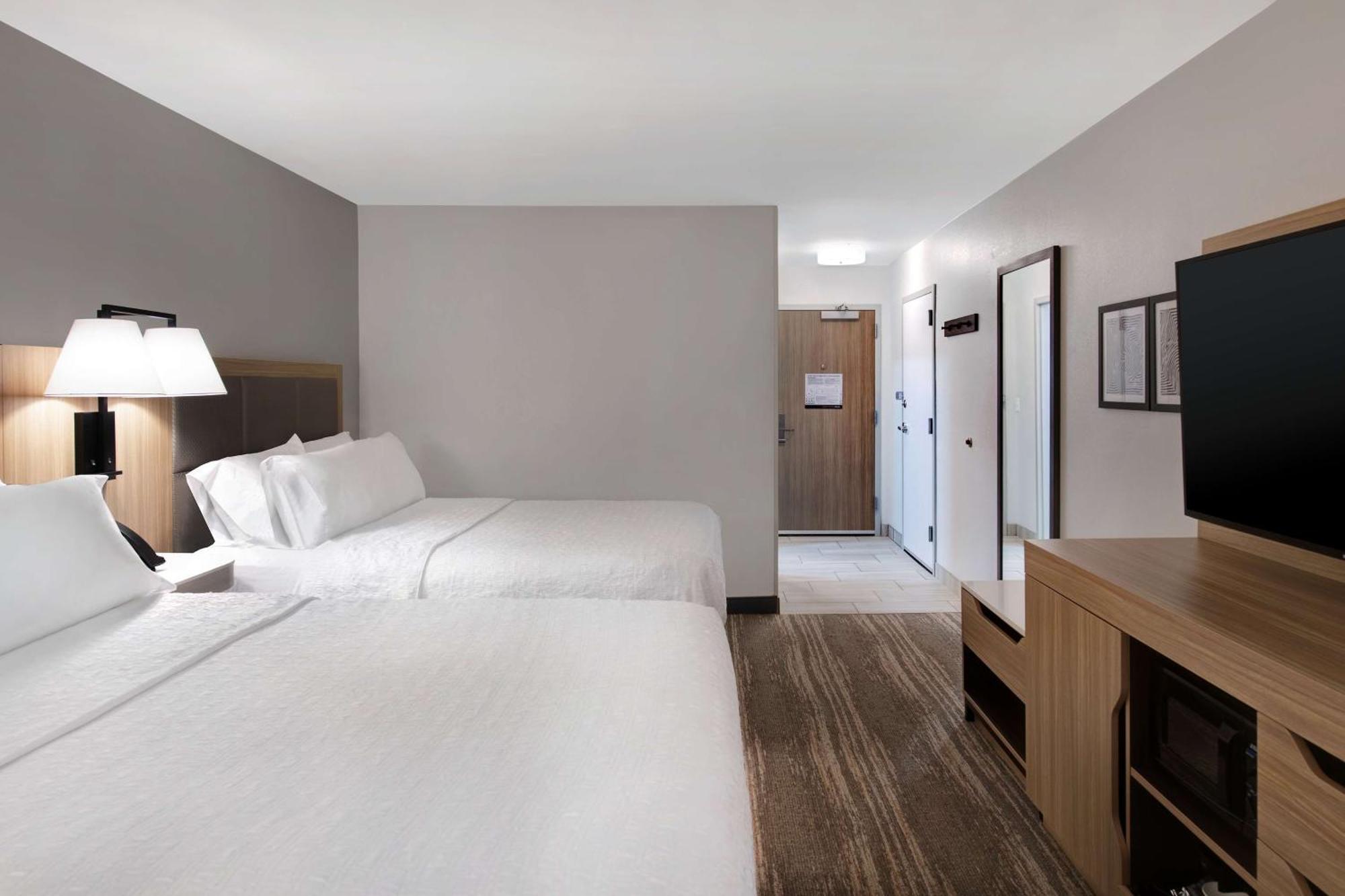 Hampton Inn Исли Экстерьер фото