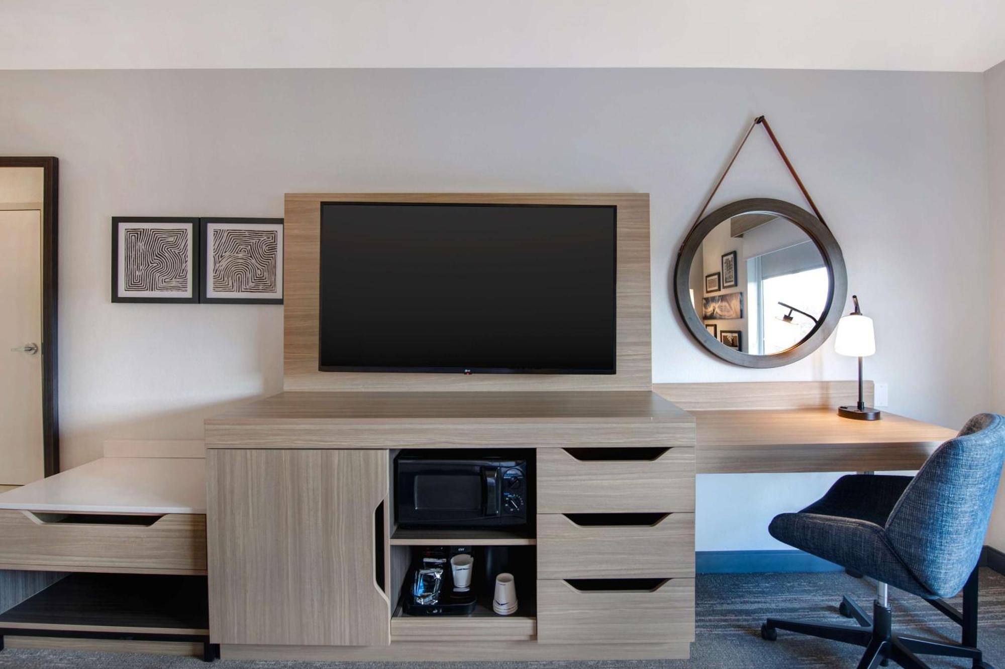 Hampton Inn Исли Экстерьер фото