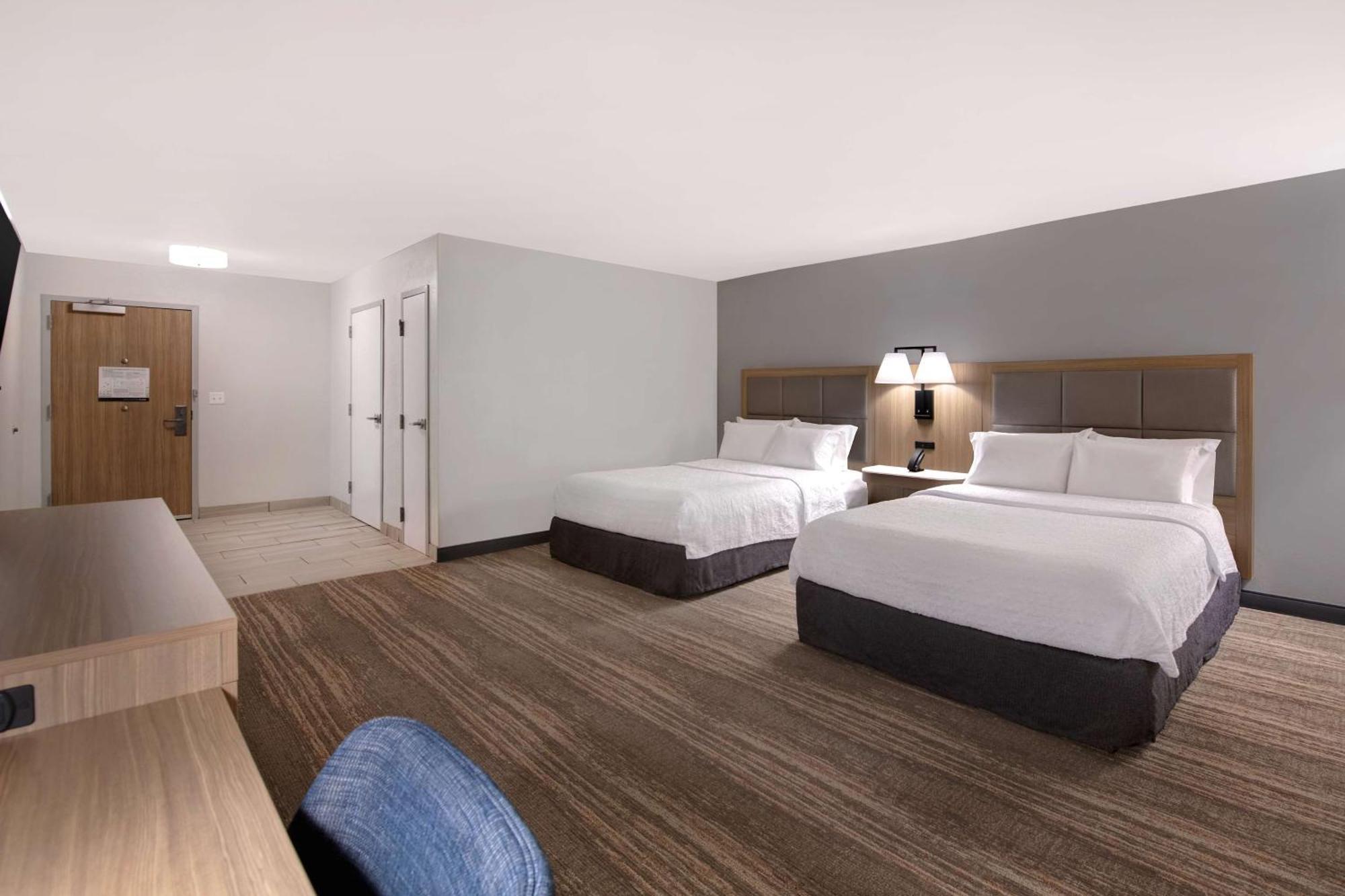 Hampton Inn Исли Экстерьер фото