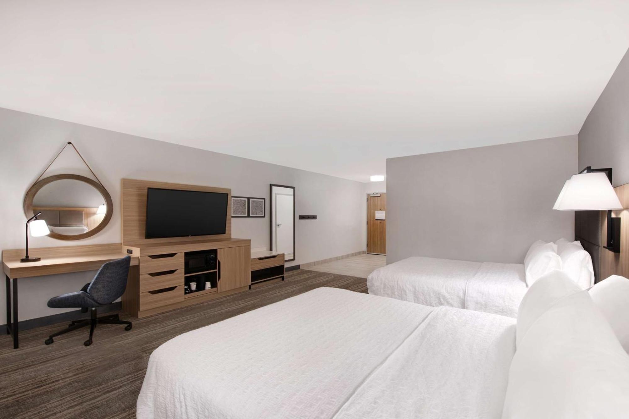 Hampton Inn Исли Экстерьер фото