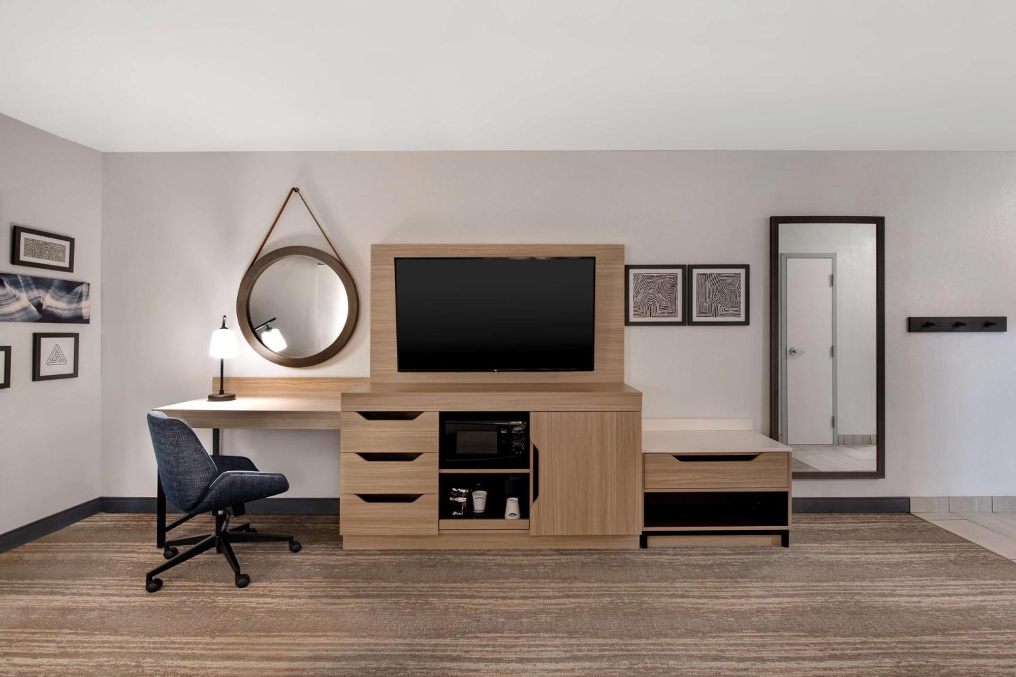 Hampton Inn Исли Экстерьер фото