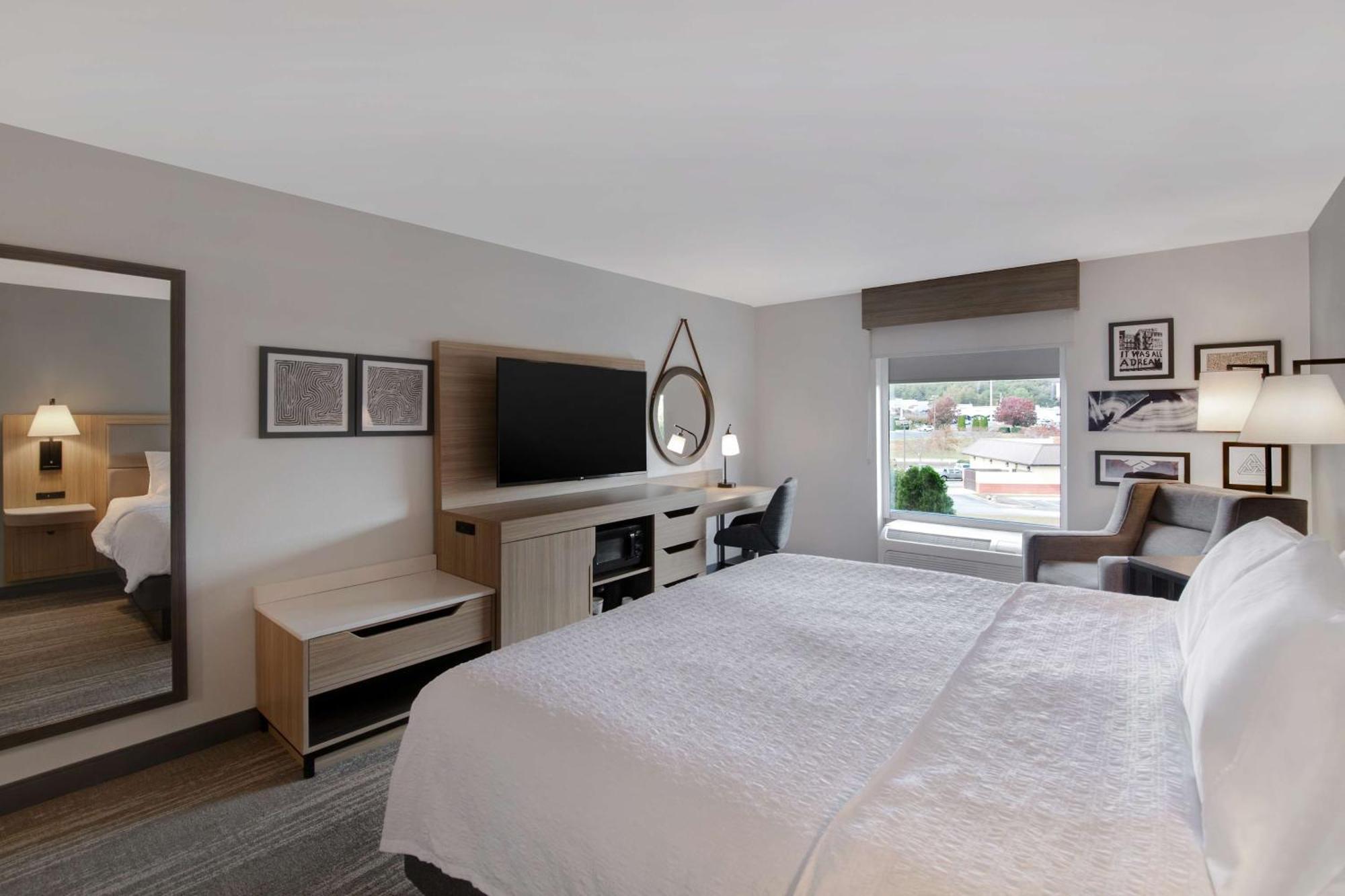 Hampton Inn Исли Экстерьер фото