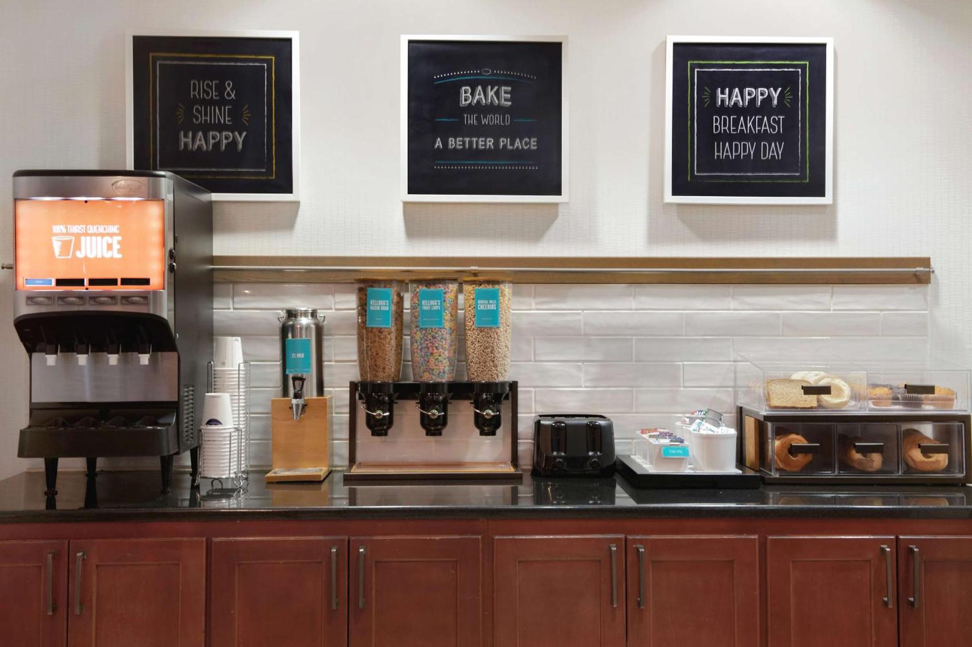 Hampton Inn Исли Экстерьер фото