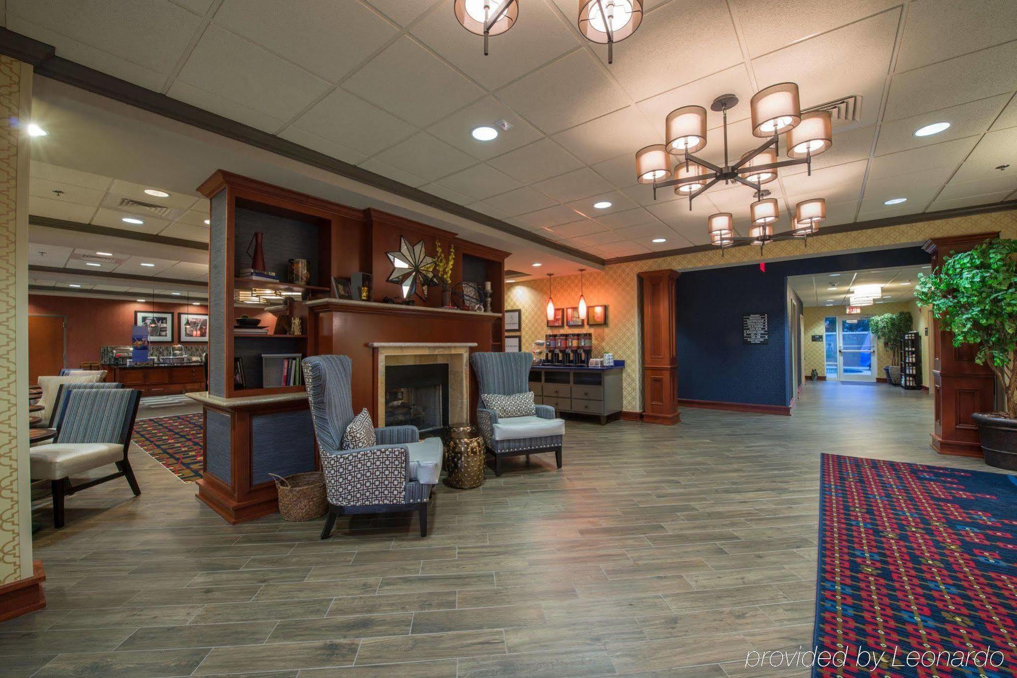 Hampton Inn Исли Экстерьер фото