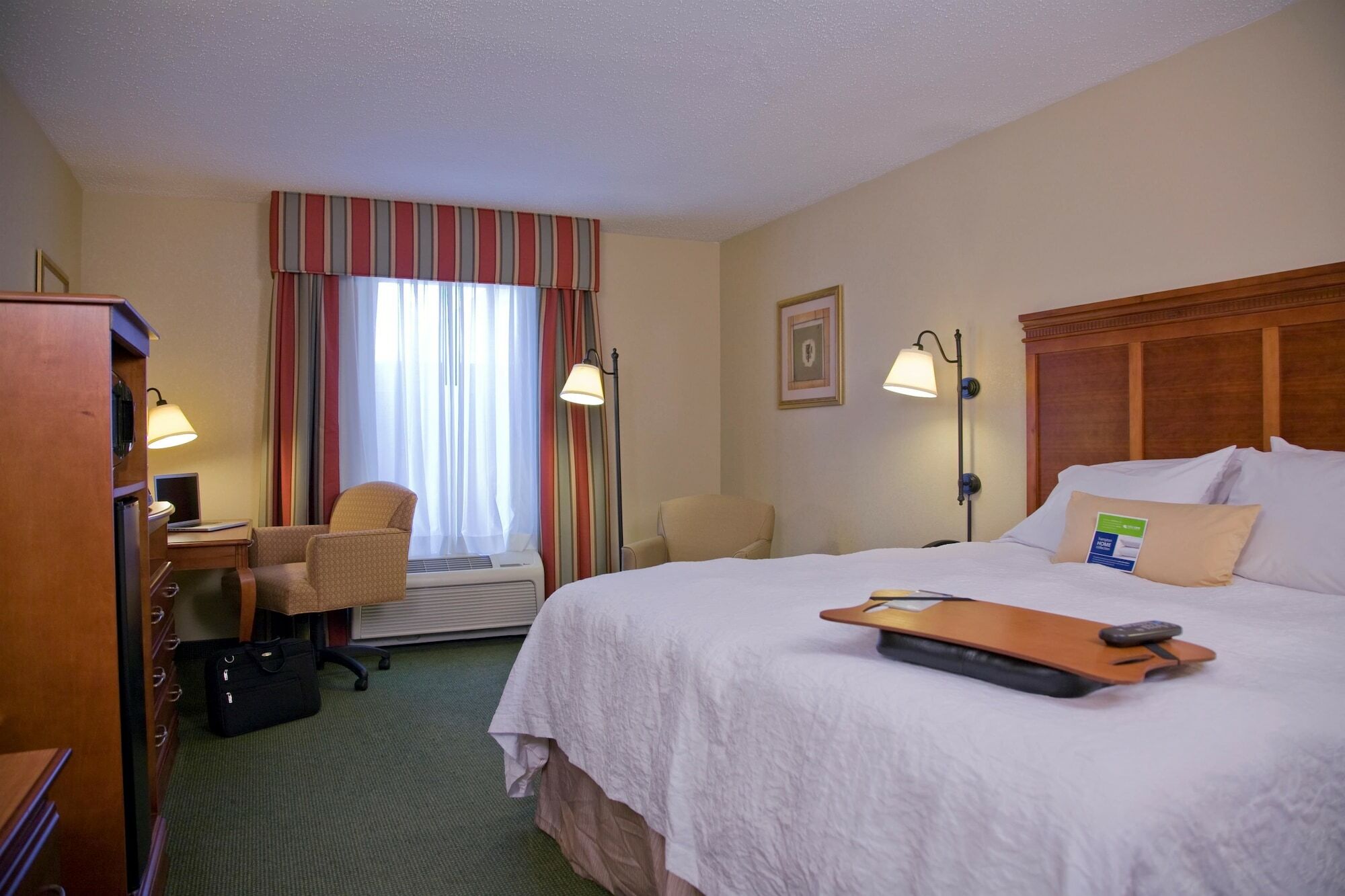 Hampton Inn Исли Экстерьер фото